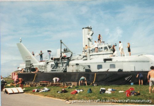 BH7 being moved to The Hovercraft Museum -  (credit: The <a href='http://www.hovercraft-museum.org/' target='_blank'>Hovercraft Museum Trust</a>).